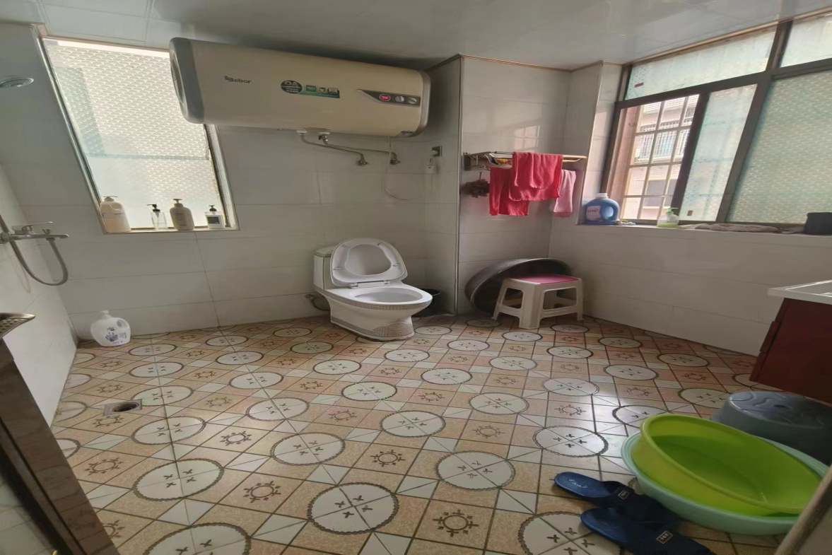 新公安局民警住宅小区  4室2厅2卫   88.80万 新公安局民警住宅小区  4室2厅2卫   88.80万室内图