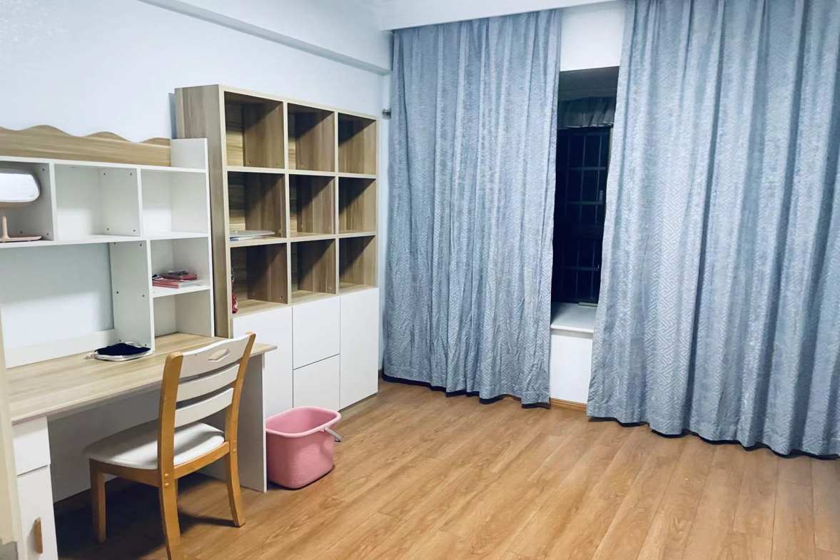 吉星花园  4室2厅2卫   110.80万 吉星花园  4室2厅2卫   110.80万客厅