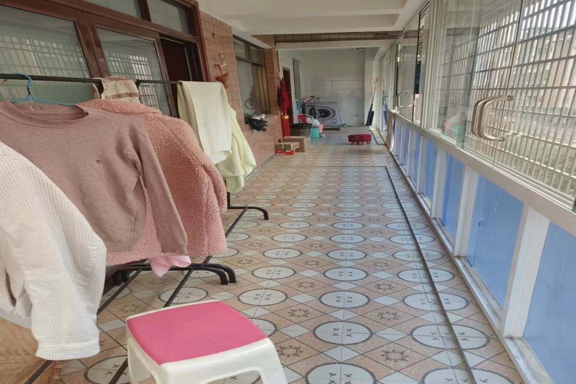 新公安局民警住宅小区  4室2厅2卫   88.80万 新公安局民警住宅小区  4室2厅2卫   88.80万室内图