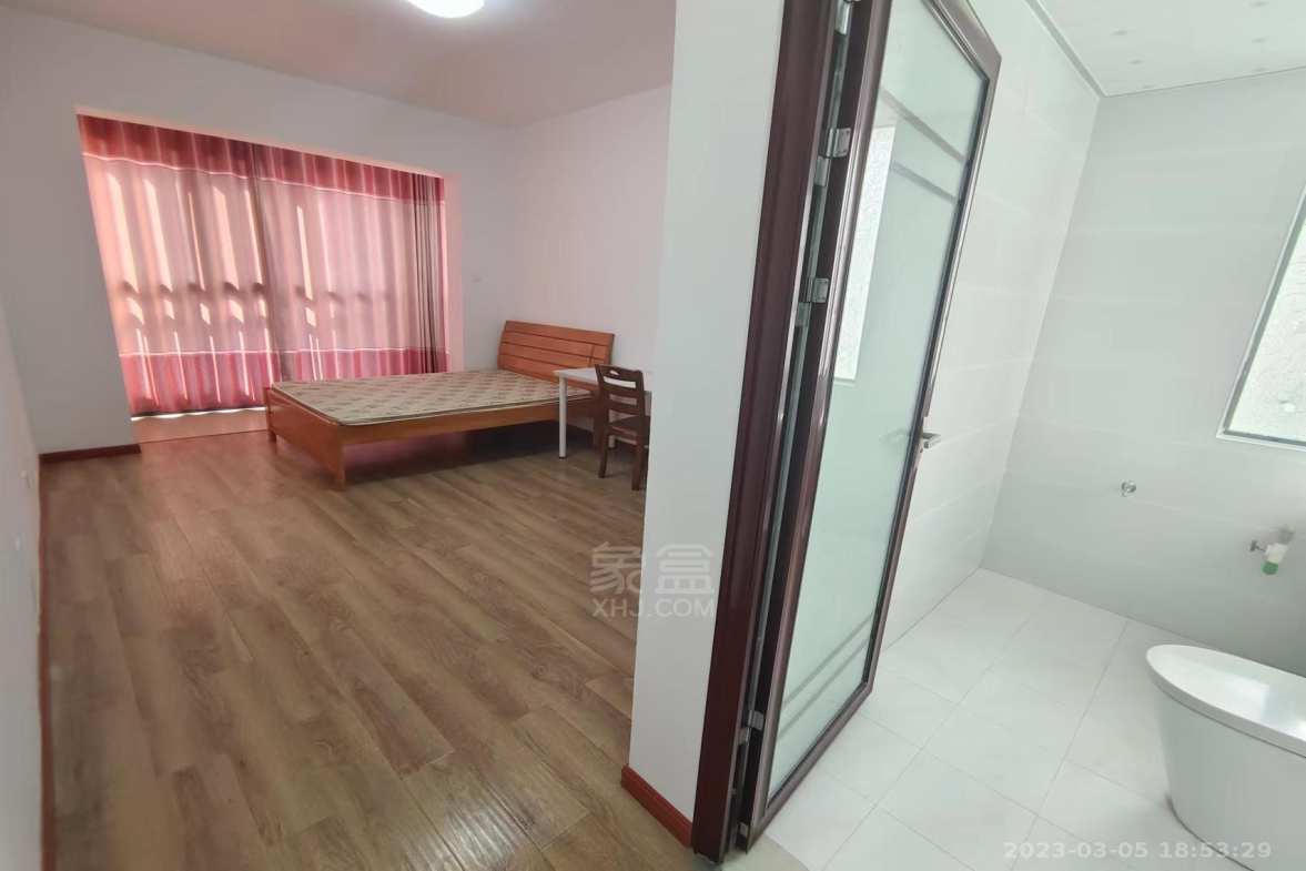 泰山公馆  3室2厅1卫    2000.0元/月室内图