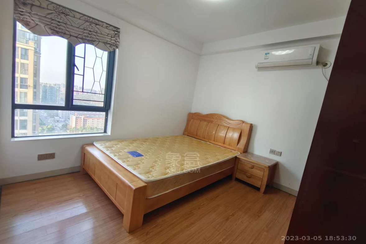 泰山公馆  3室2厅1卫    2000.0元/月室内图