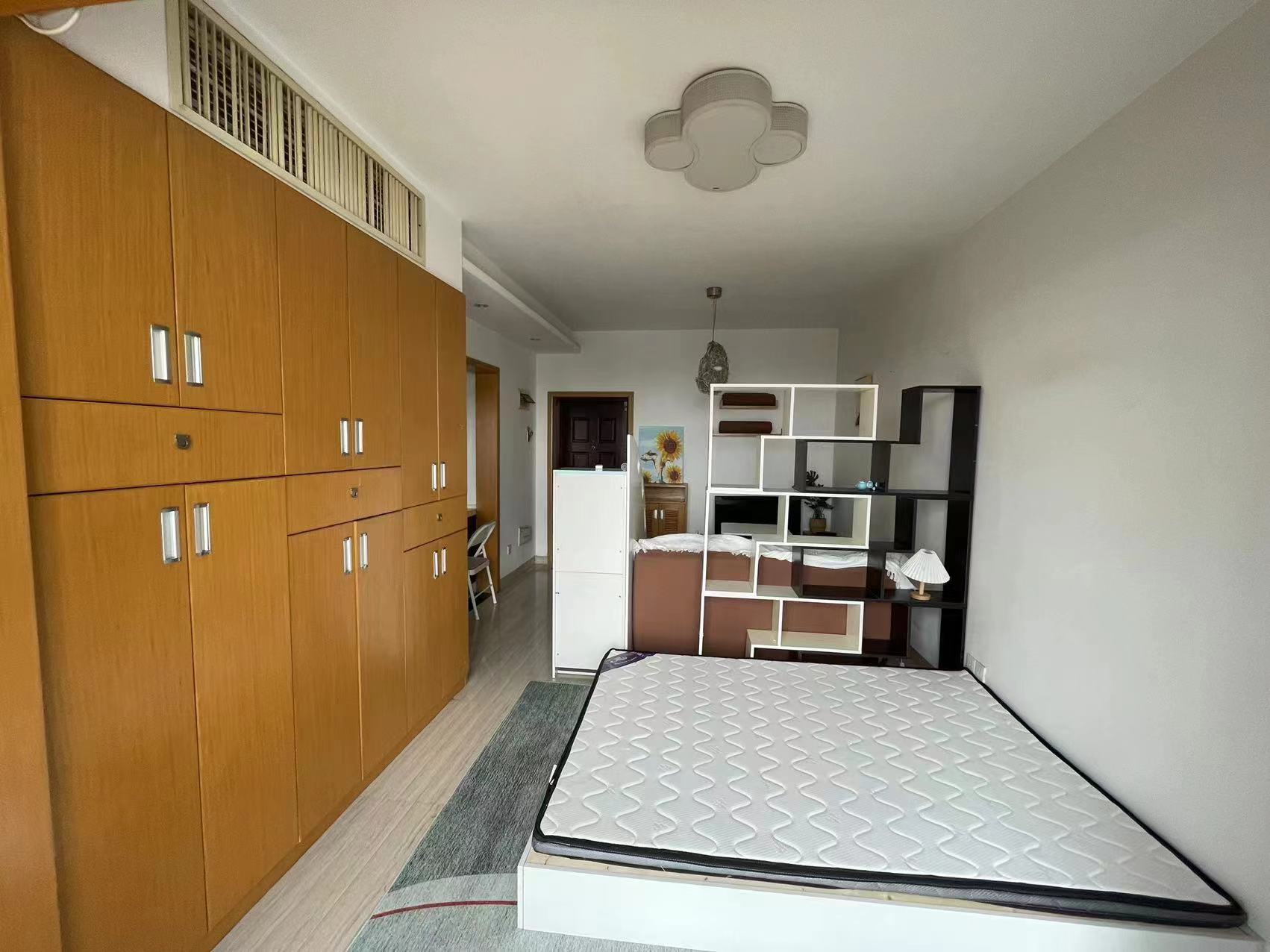 缤纷年华  1室1厅1卫   1300.00元/月