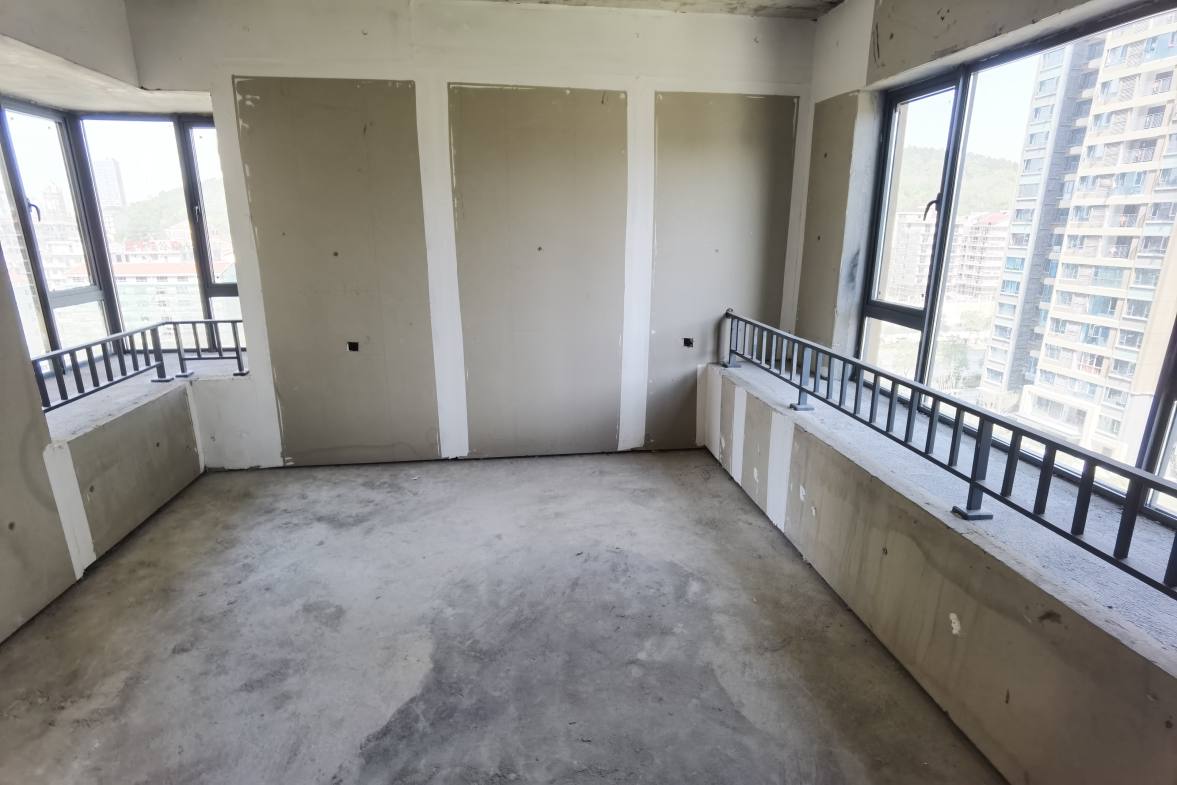 宁邦中心(二期公园里)  5室2厅2卫   118.00万 宁邦中心(二期公园里)  5室2厅2卫   118.00万客厅