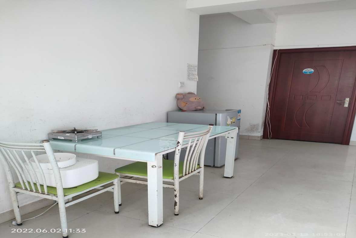 康馨佳园 4室2厅2卫 1500.0元/月 康馨佳园 4室2厅2卫 1500.0元/月室内图