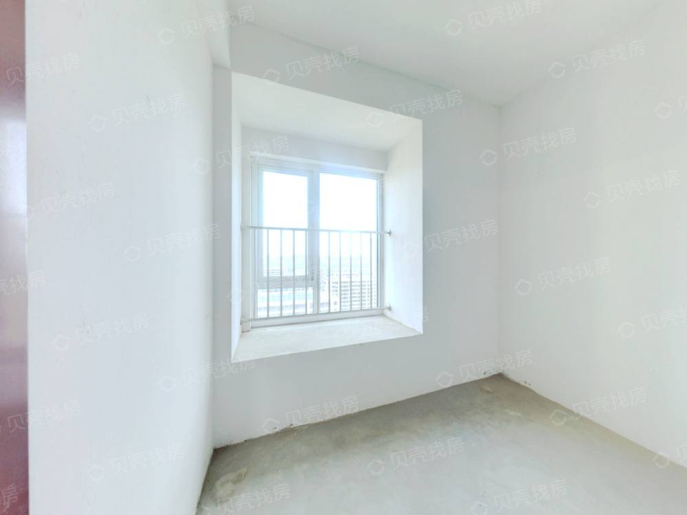 长投绿城兰园  3室2厅2卫   120.00万客厅
