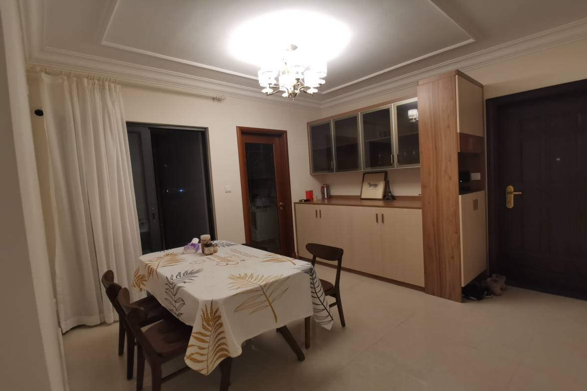 恒大绿洲  3室2厅2卫   2000.00元/月室内图