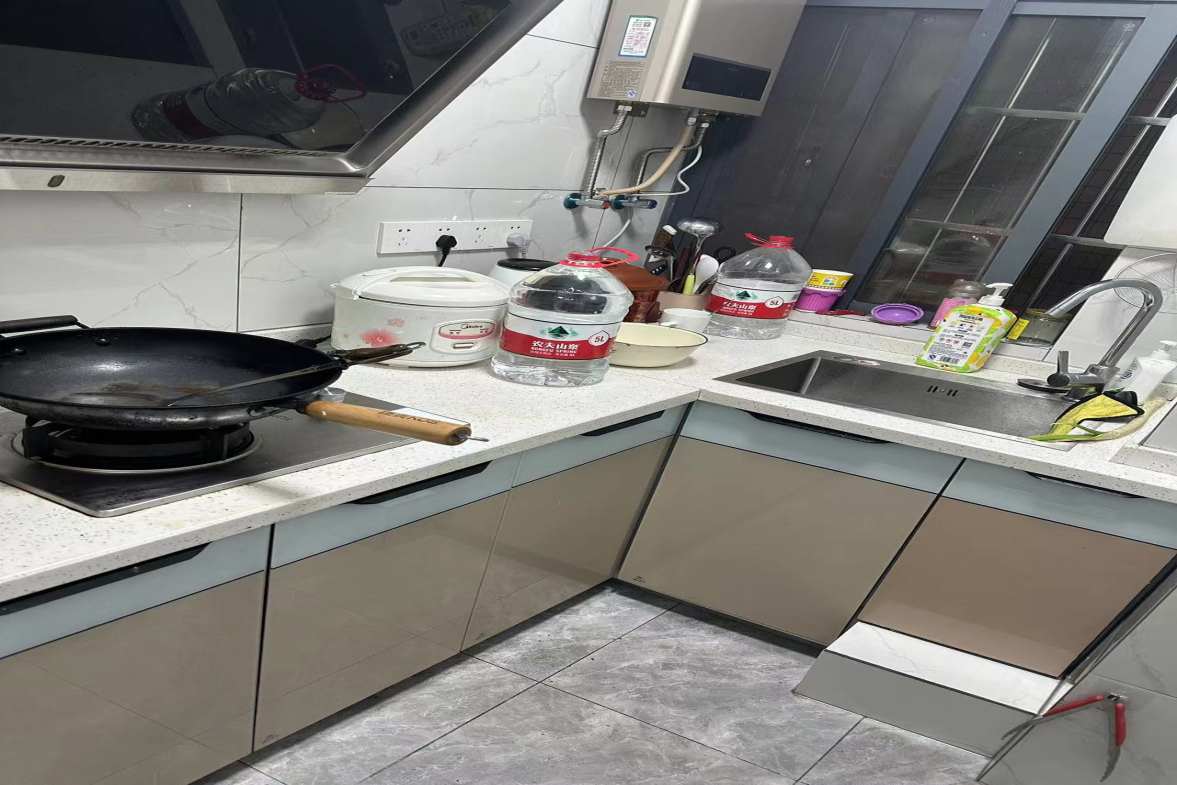 龙庭华府  1室1厅1卫   1600.00元/月室内图