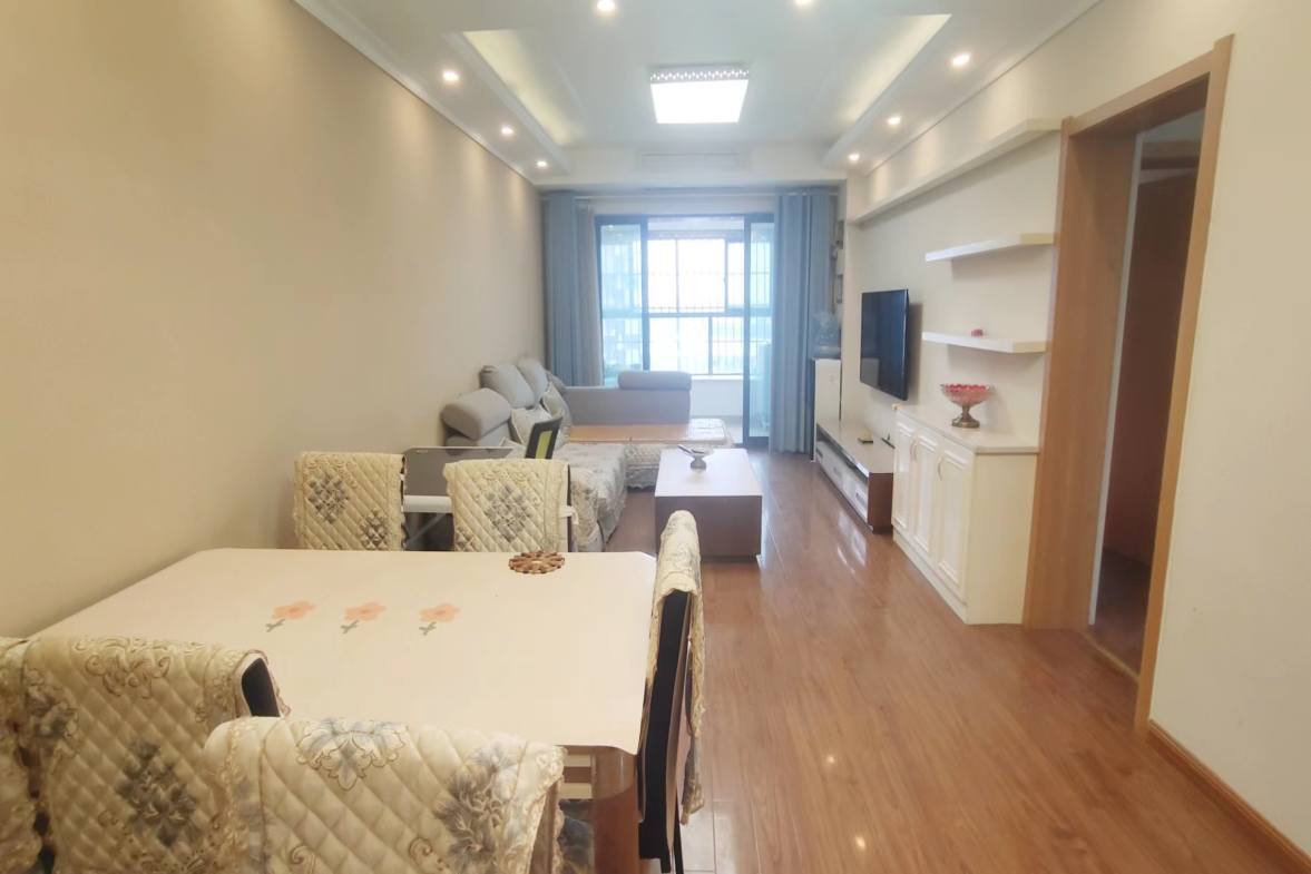 新阳光100大湖第  3室2厅2卫   136.00万客厅