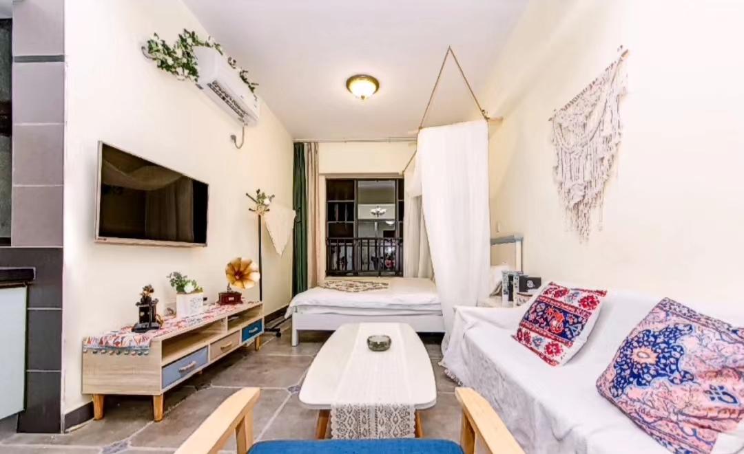 欢乐美寓  1室2厅1卫   1300.00元/月室内图