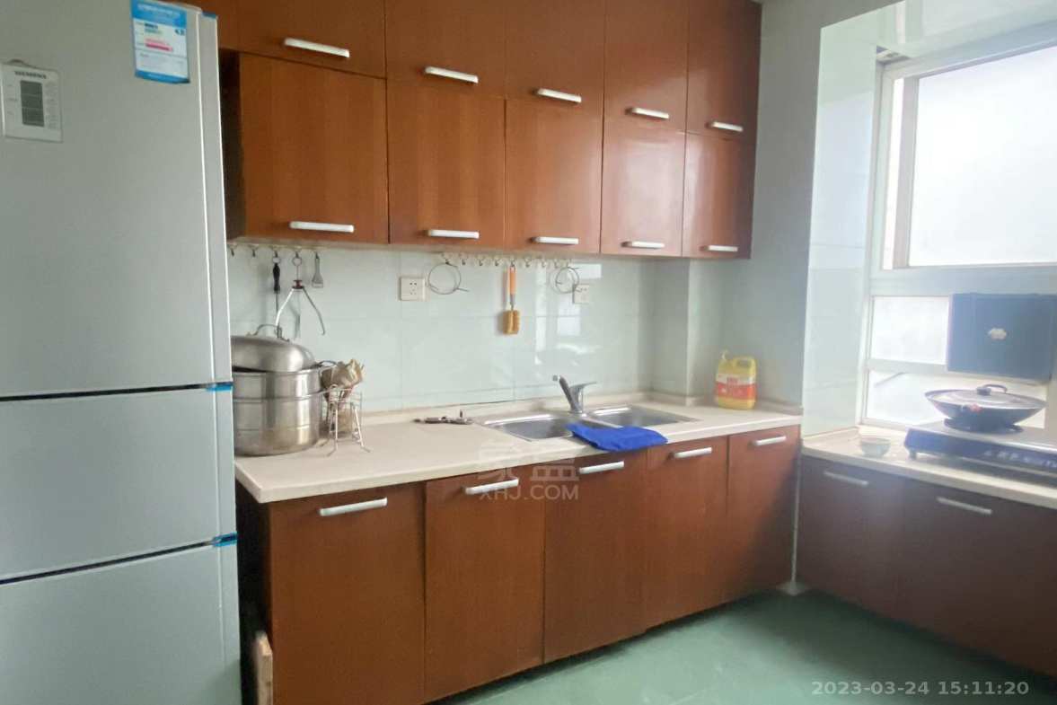 云里小区  4室2厅2卫    1500.0元/月室内图