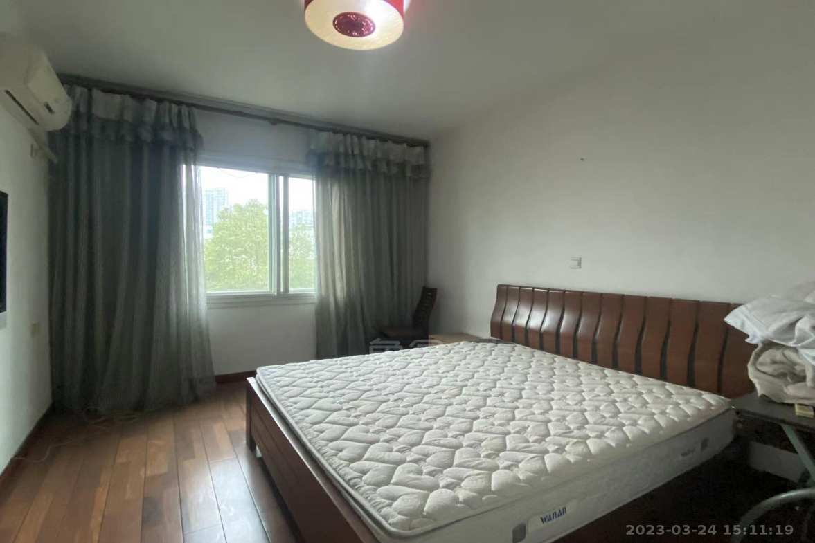 云里小区  4室2厅2卫    1500.0元/月室内图