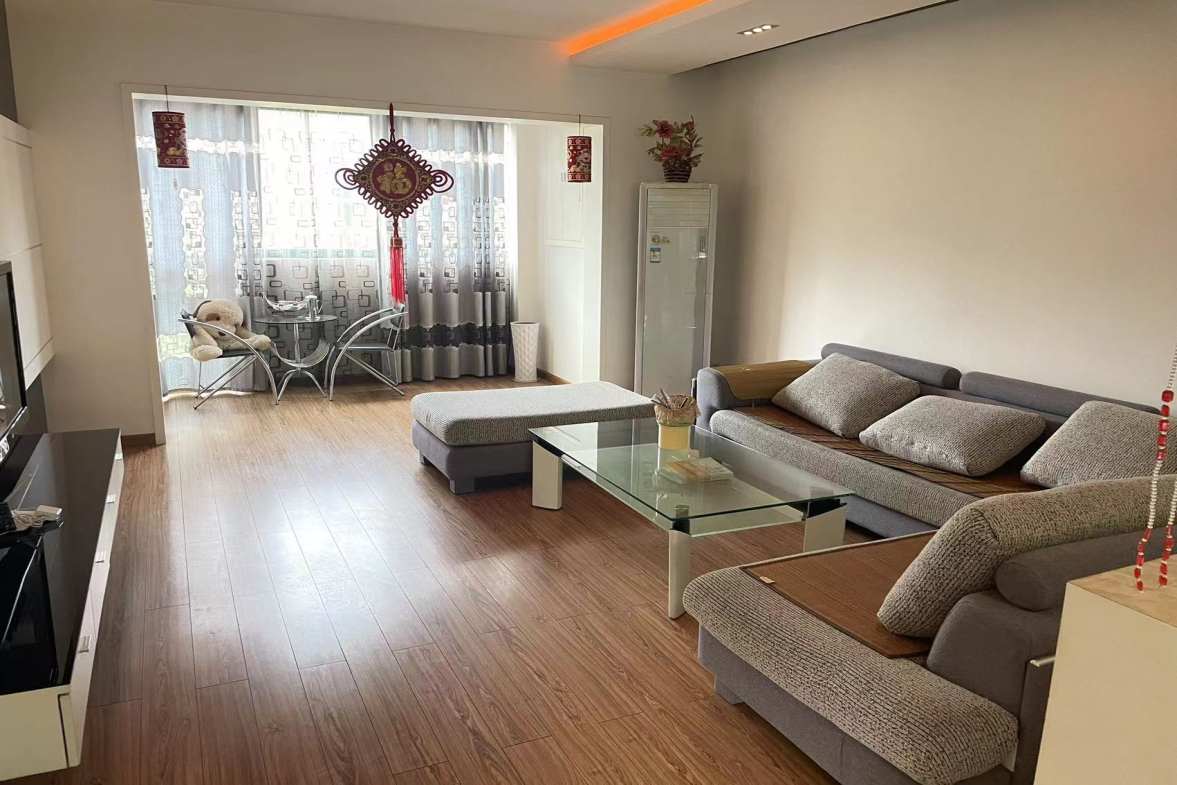 雅士林湘苑一期  3室2厅2卫   2800.00元/月室内图
