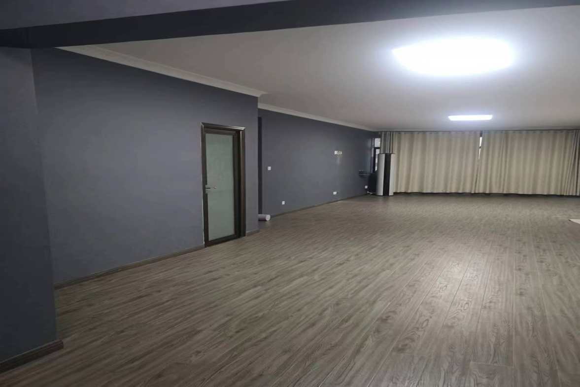 汇景花园  4室2厅2卫   3000.00元/月室内图