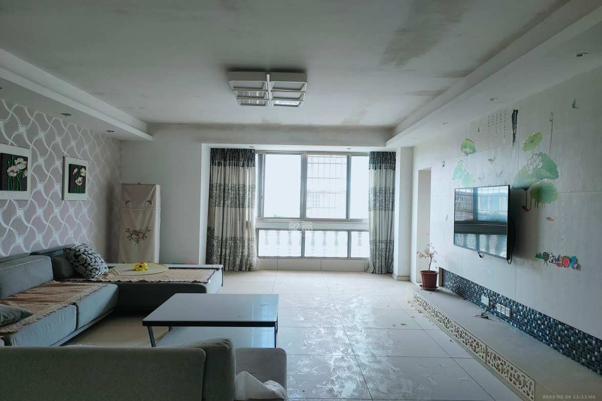 湘龙家园  4室2厅1卫   2800.00元/月室内图1