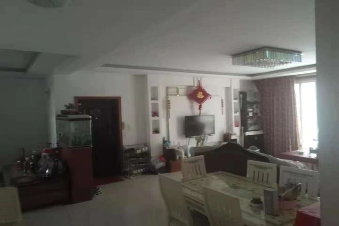 涟滨新城  3室2厅2卫    65.8万客厅