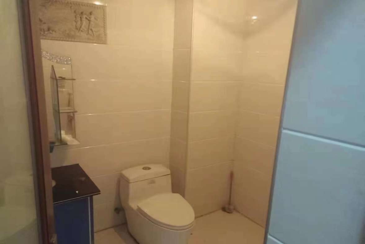 涟滨新城  3室2厅2卫    65.8万客厅