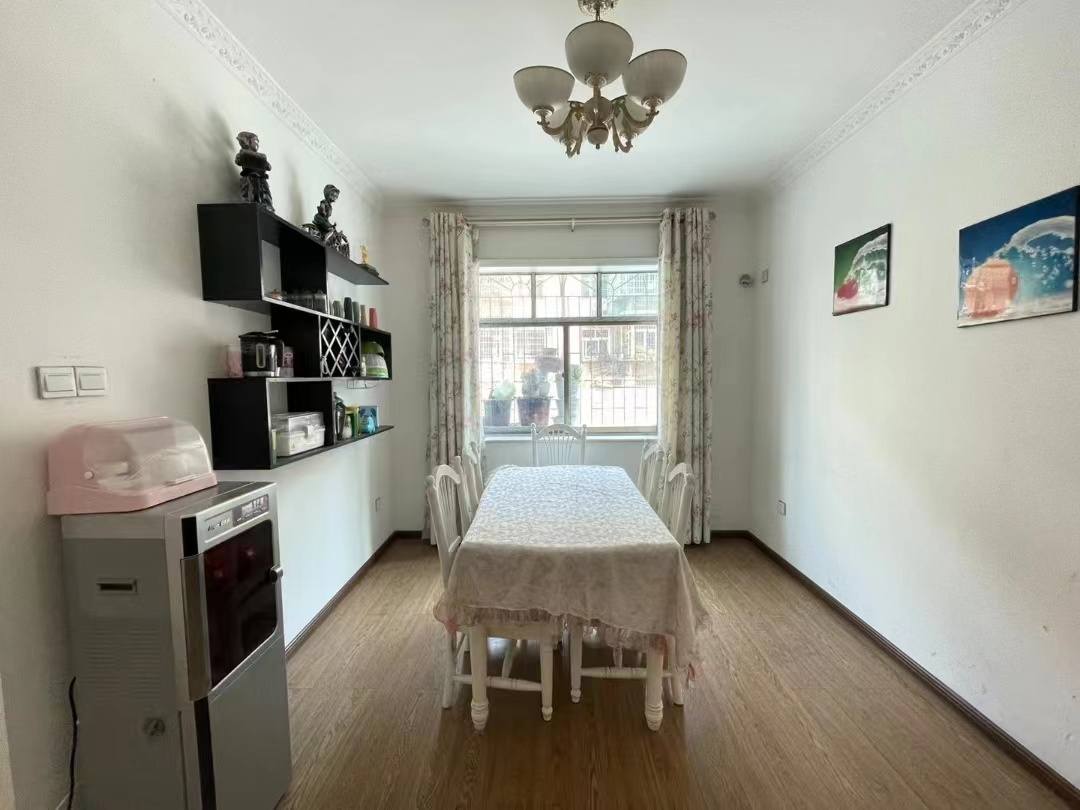 老国土局单位房(白塘路) 3室2厅2卫 85.8万 老国土局单位房(白塘路) 3室2厅2卫 85.8万客厅