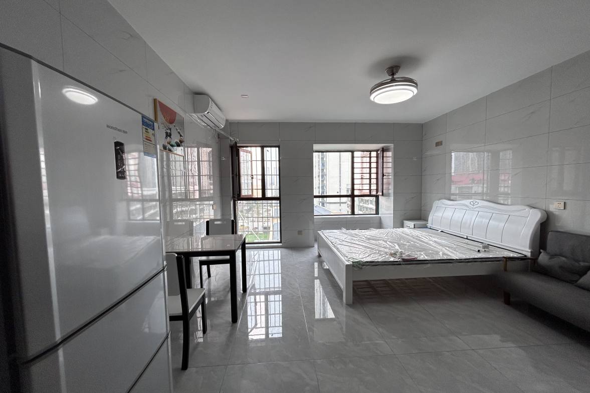 青春里  1室1厅1卫   1300.00元/月室内图