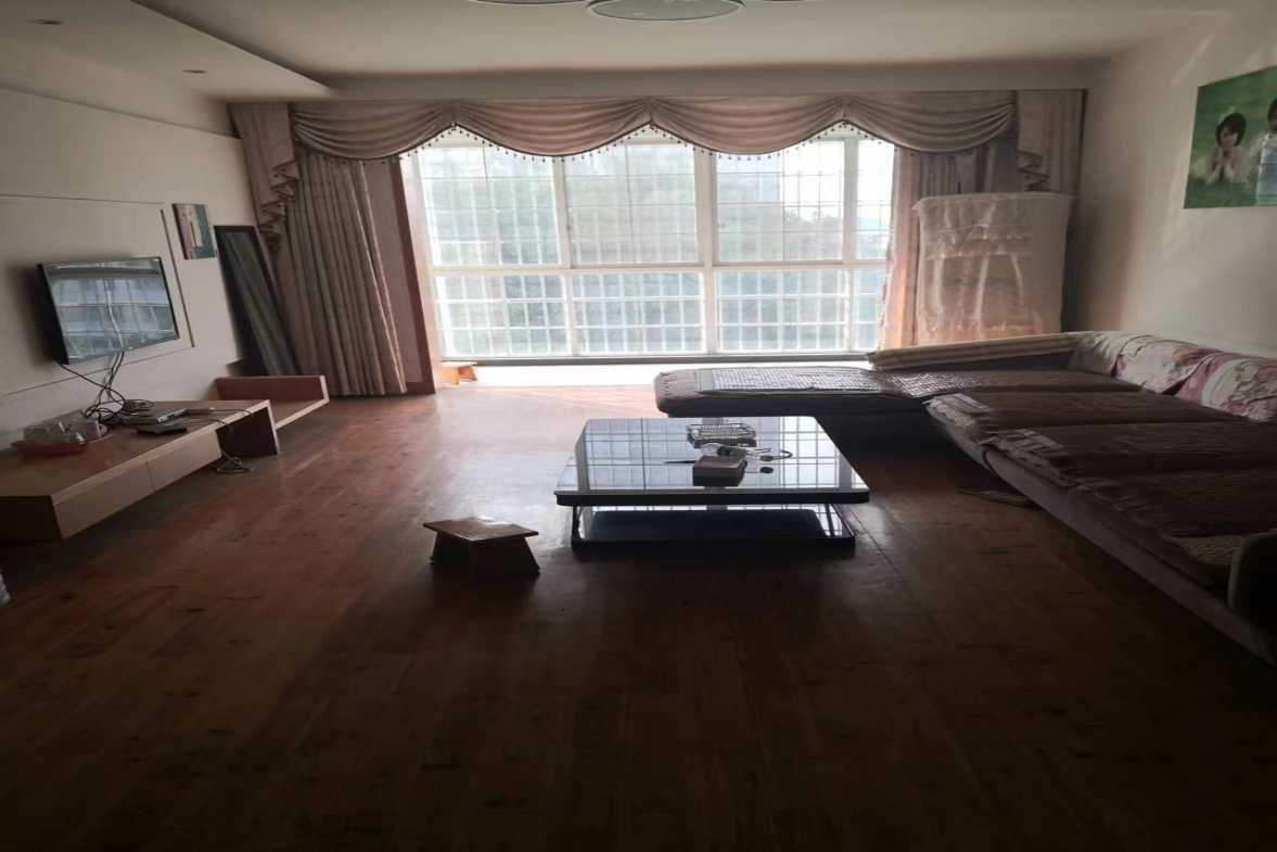 卧龙港  3室2厅2卫   1500.00元/月室内图1