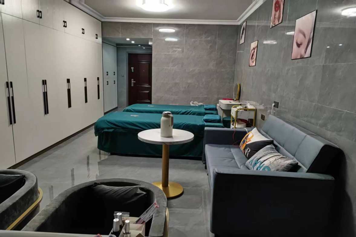 大汉吉星汇 2室1厅1卫 39.8万 大汉吉星汇 2室1厅1卫 39.8万客厅