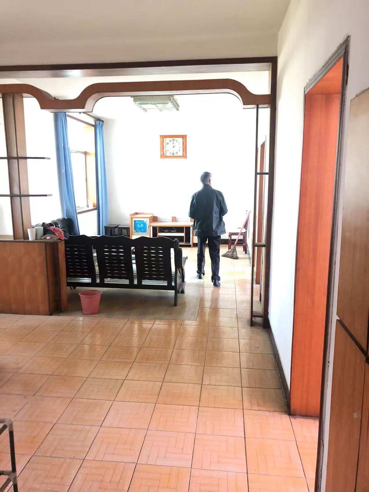 桃花仑办事处铁铺岭居委会  2室2厅1卫   29.80万