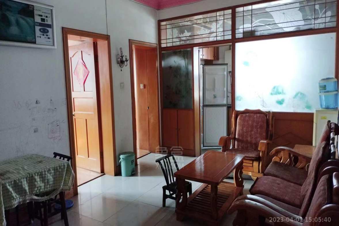 新华西路公交大厦  2室1厅1卫    880.0元/月室内图1