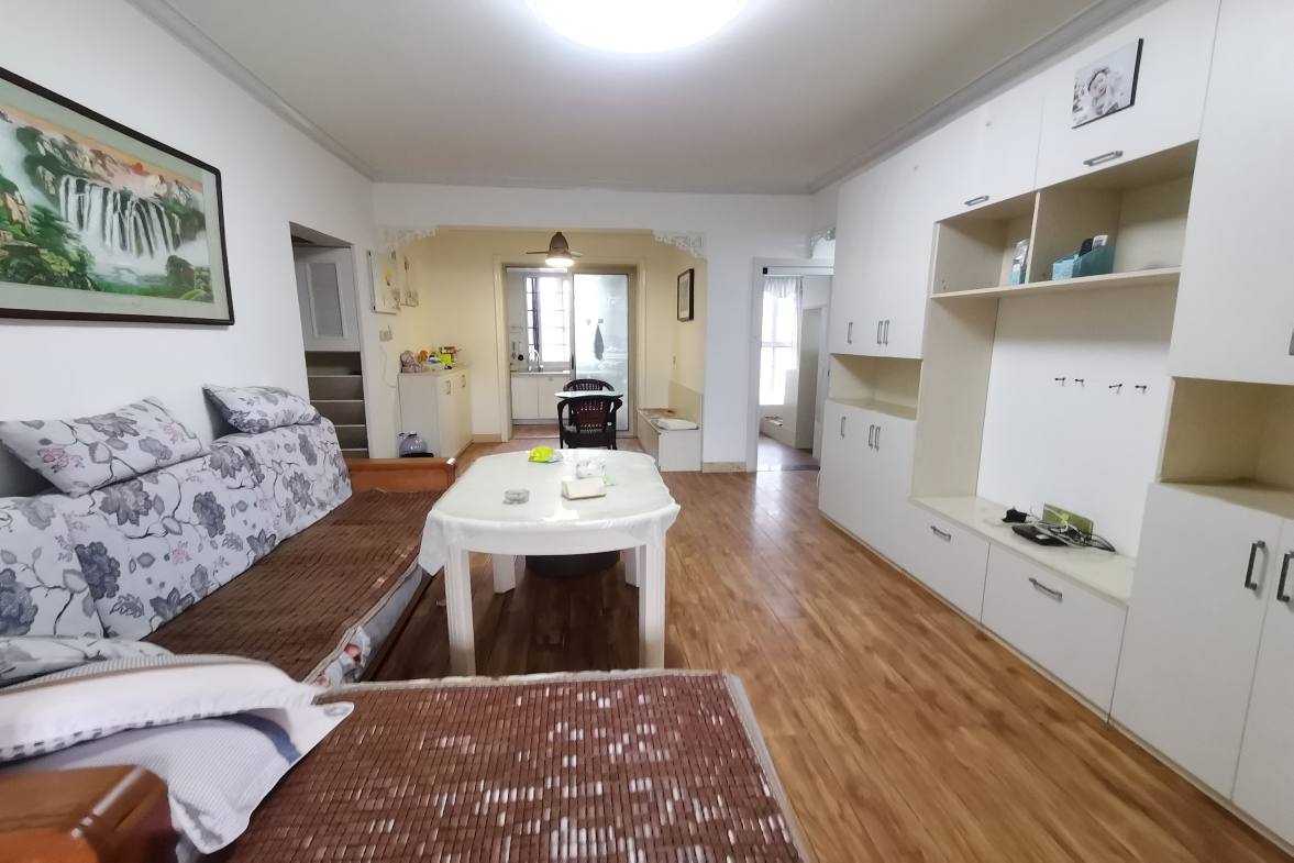 壹号公馆  2室2厅2卫    70.8万 壹号公馆  2室2厅2卫    70.8万客厅