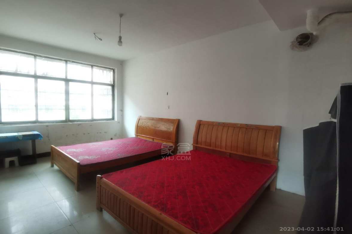 裕丰广场一区 3室1厅1卫 700.0元/月 裕丰广场一区 3室1厅1卫 700.0元/月室内图