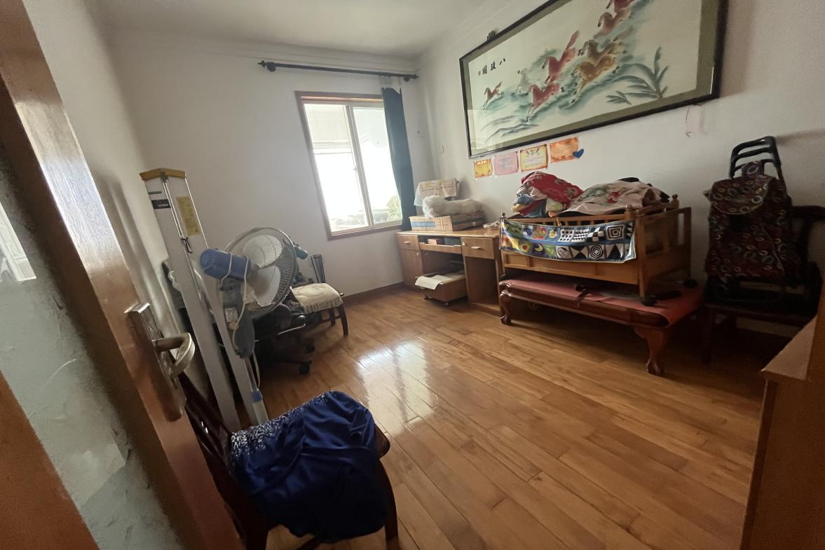 农业银行家属区  4室2厅2卫   95.80万室内图