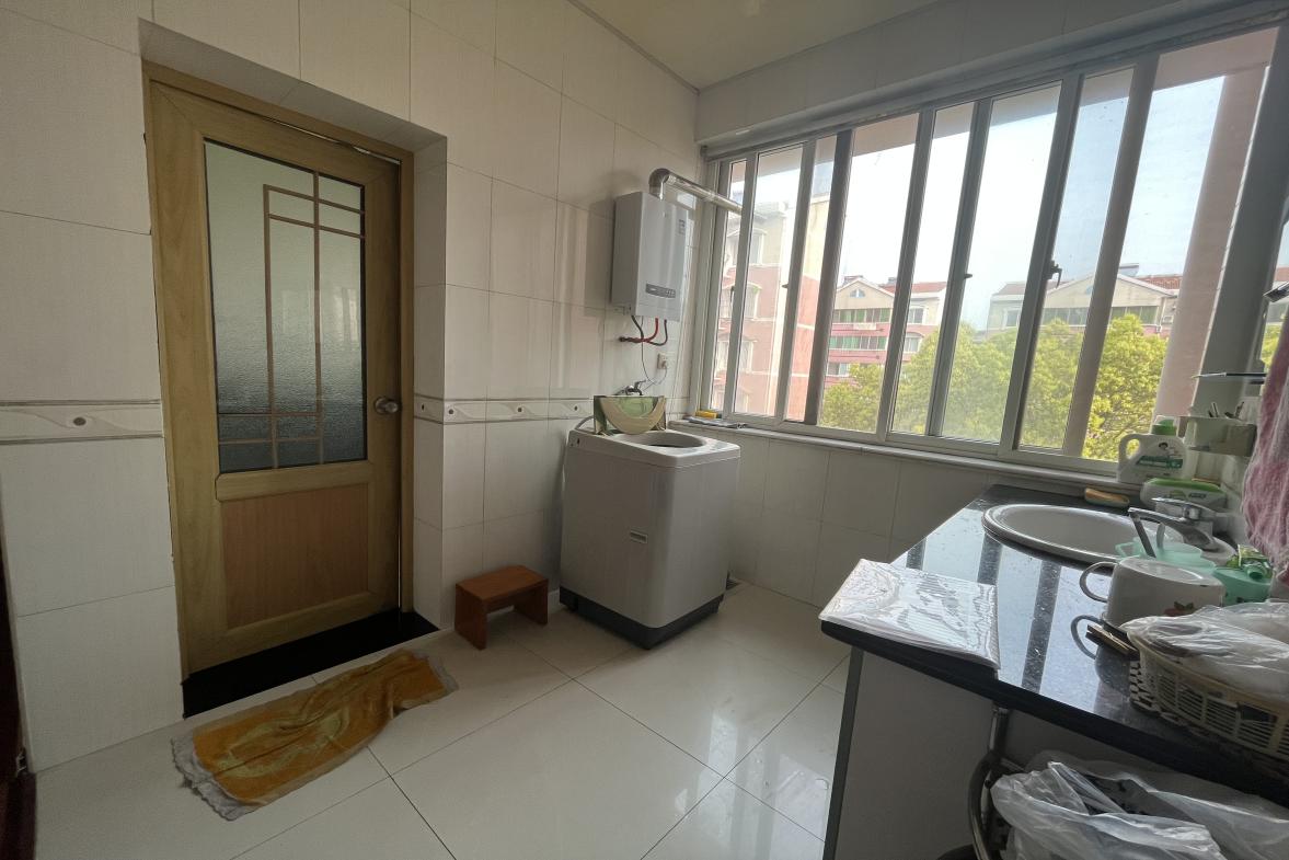农业银行家属区  4室2厅2卫   95.80万室内图