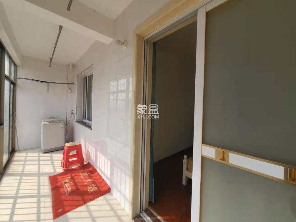 新盛花园  4室2厅2卫   2600.00元/月室内图