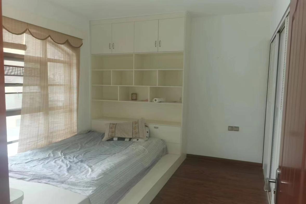 众一桂府  5室2厅2卫   179.00万客厅