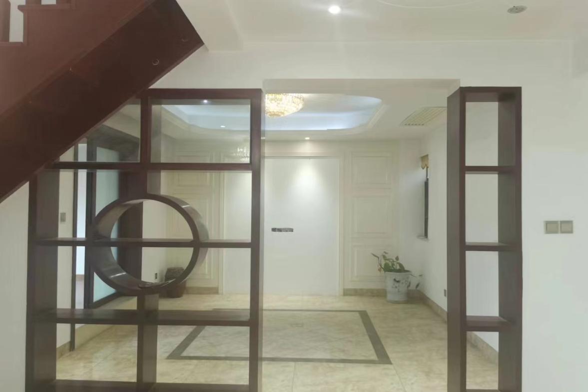 众一桂府  5室2厅2卫   179.00万客厅