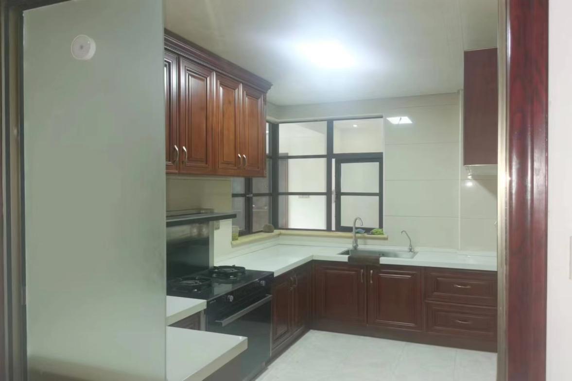 众一桂府  5室2厅2卫   179.00万客厅