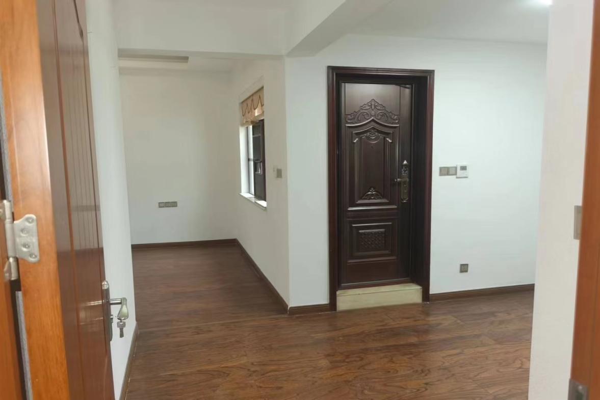 众一桂府  5室2厅2卫   179.00万客厅