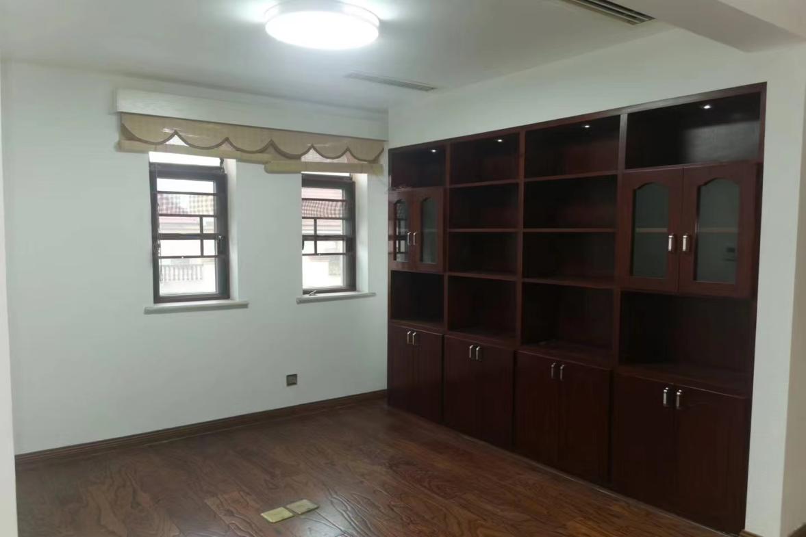 众一桂府  5室2厅2卫   179.00万客厅