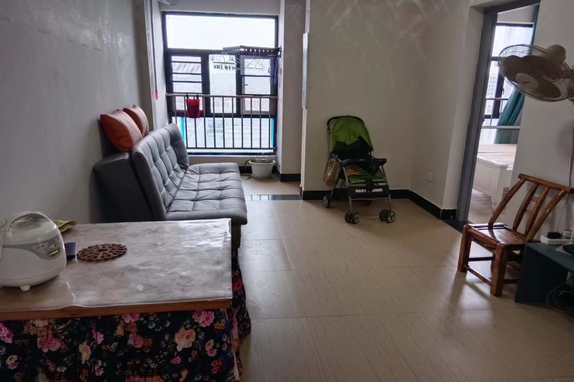 城投F1公寓 2室1厅1卫 1300.0元/月 城投F1公寓 2室1厅1卫 1300.0元/月室内图