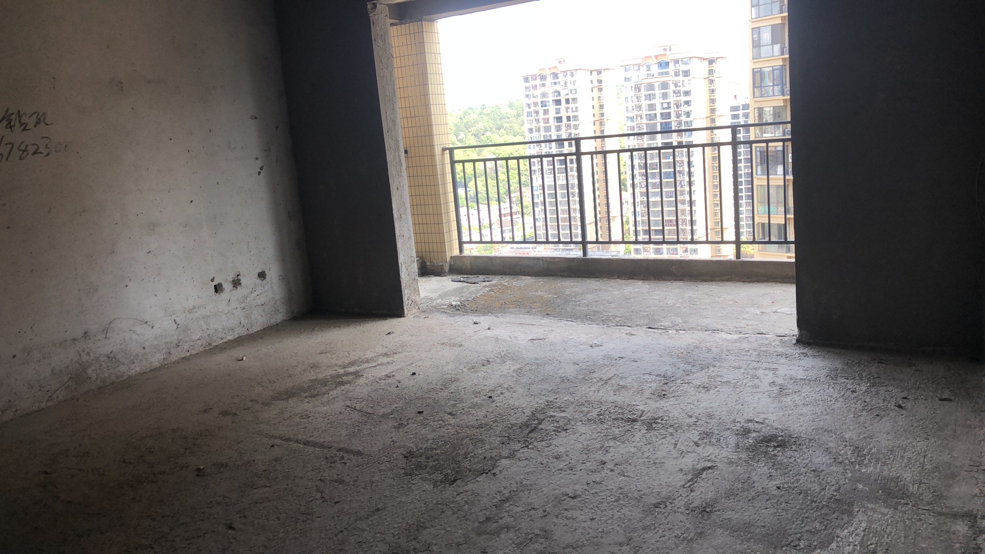 吉星金融广场（牡丹园）  4室2厅2卫   79.80万