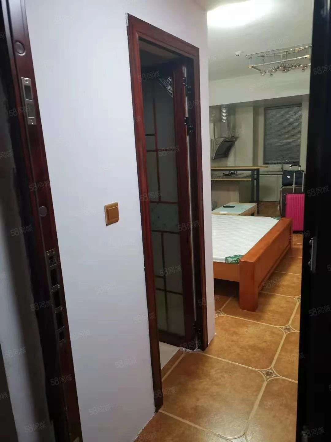 盛世时代广场 1室1厅1卫 33.80万 盛世时代广场 1室1厅1卫 33.80万室内图