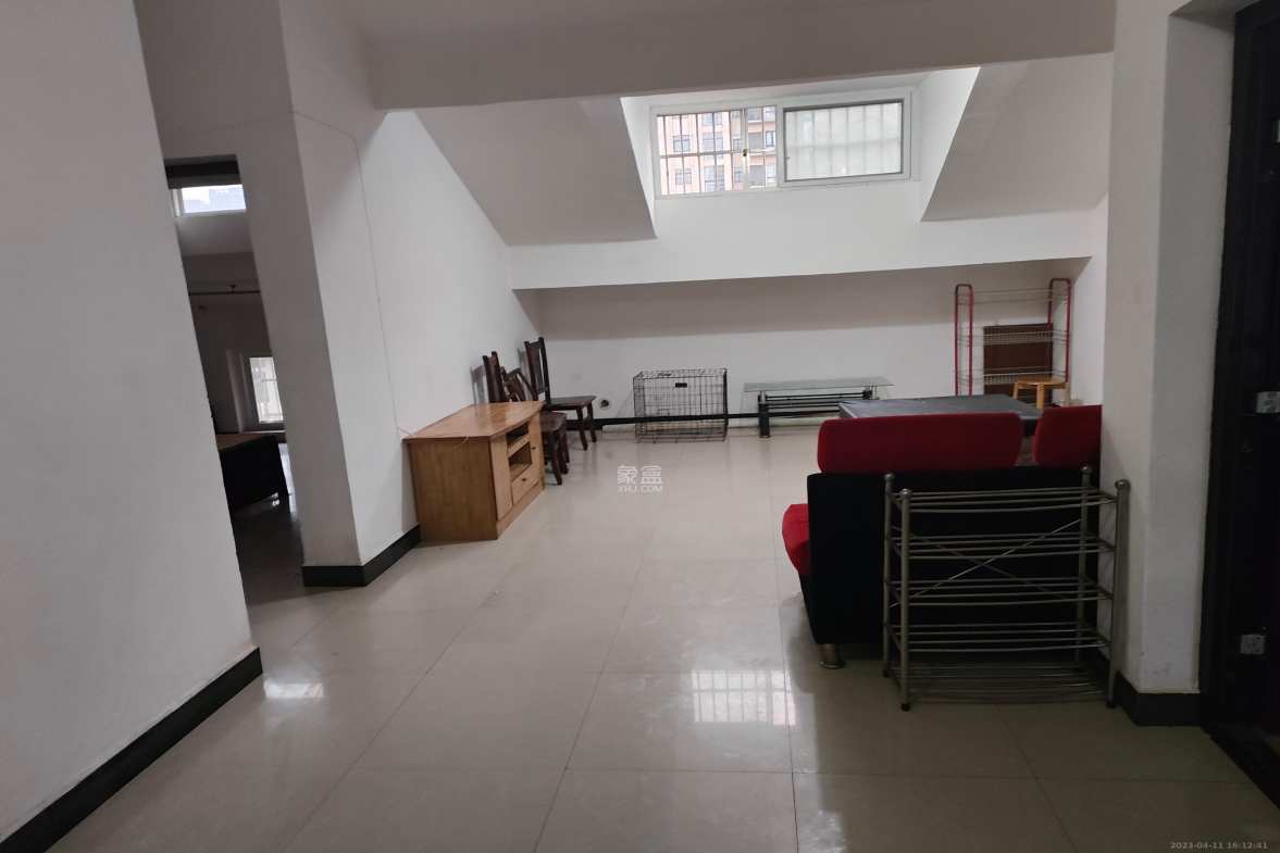 鄱阳小区  2室2厅1卫    1100.0元/月 鄱阳小区  2室2厅1卫    1100.0元/月室内图