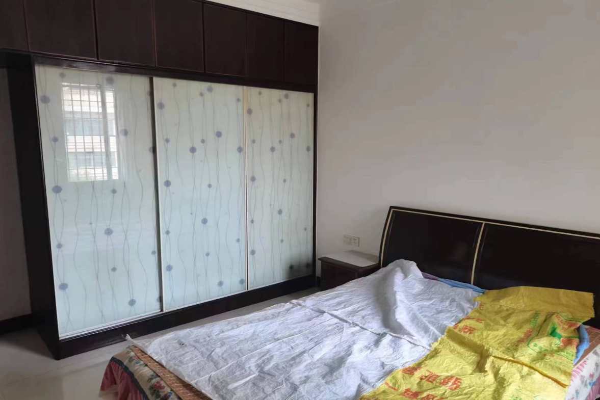 娄底市水果农产品大市场 3室2厅2卫 50.00万 娄底市水果农产品大市场 3室2厅2卫 50.00万客厅