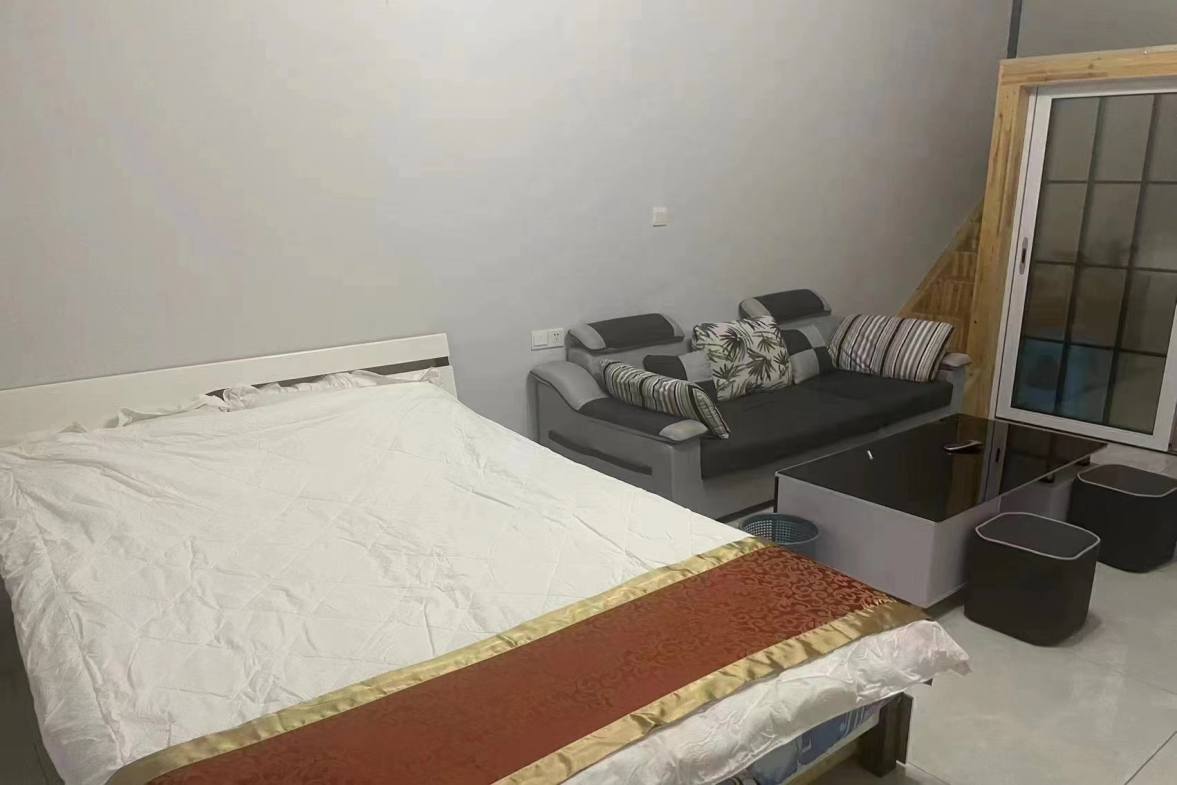 华南城市广场  0室0厅0卫   1600.00元/月室内图1
