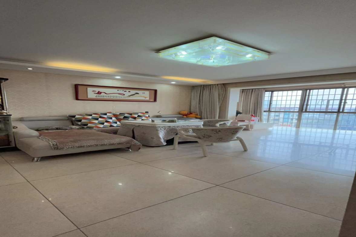 香山红叶  3室2厅2卫   64.80万 香山红叶  3室2厅2卫   64.80万室内图