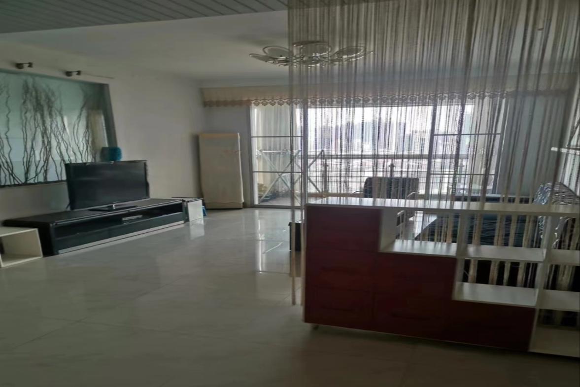 都市春天  3室2厅1卫   2200.00元/月室内图