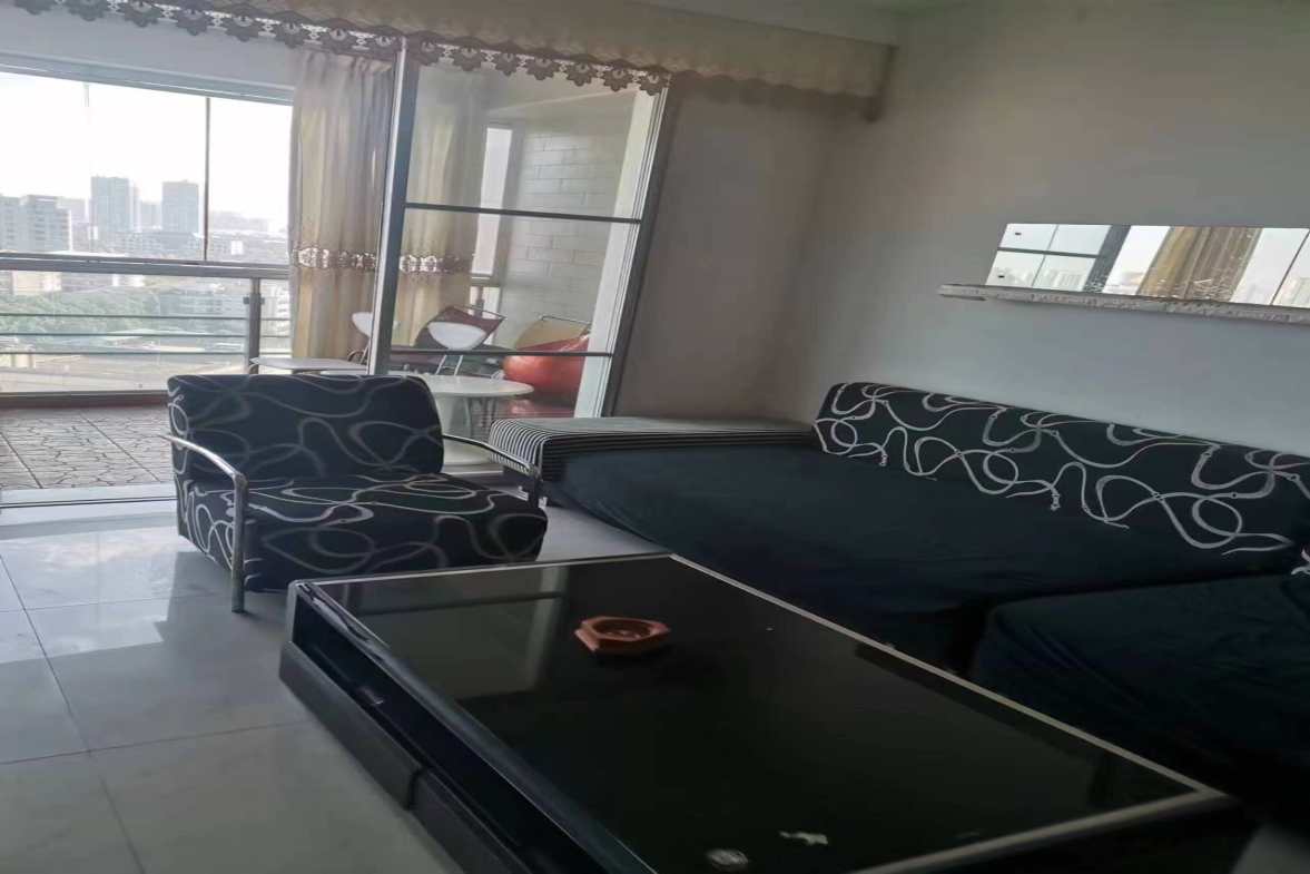 都市春天  3室2厅1卫   2200.00元/月室内图