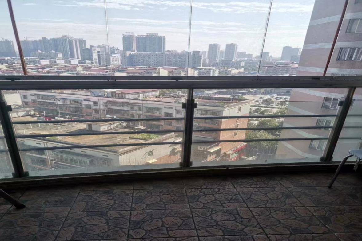 都市春天  3室2厅1卫   2200.00元/月室内图