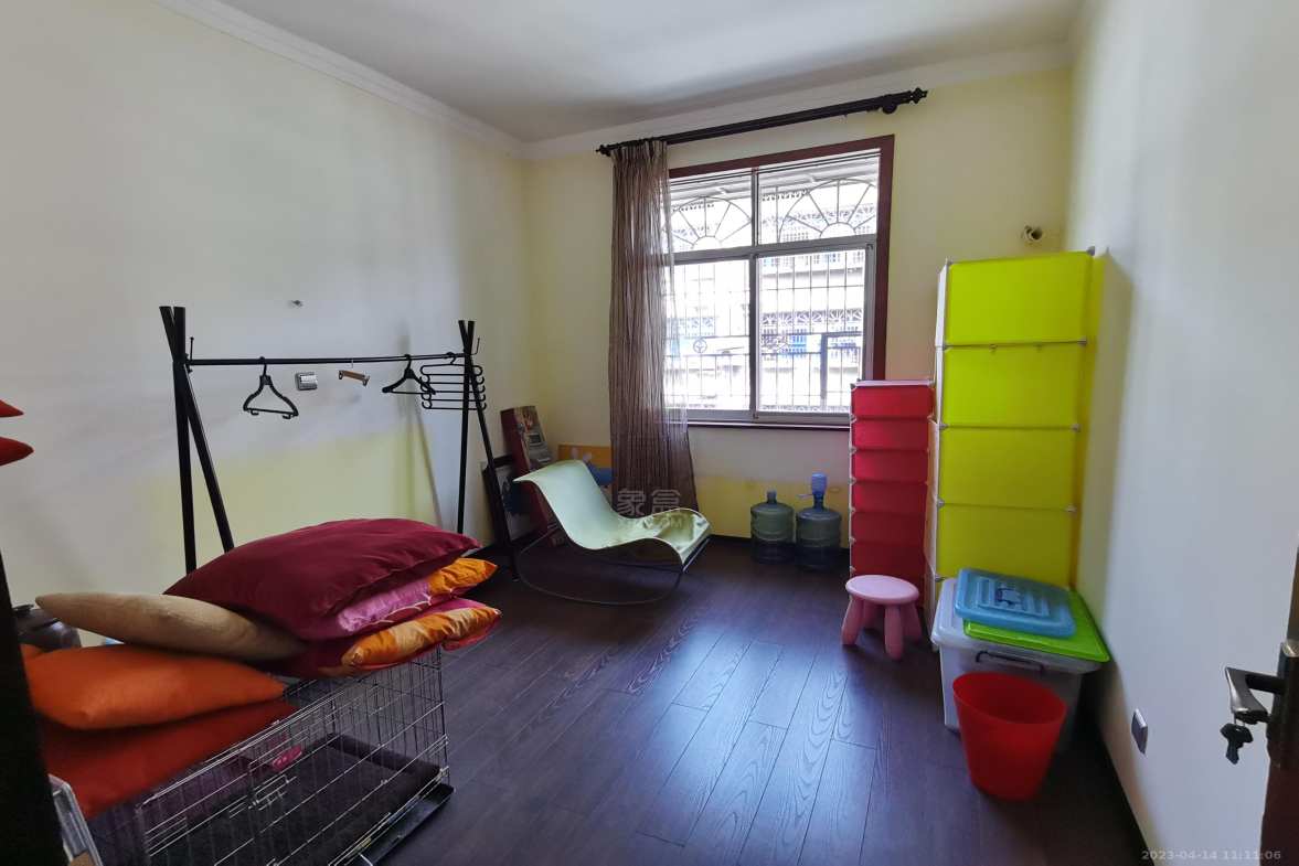 国税二村  4室2厅2卫   1600.00元/月室内图