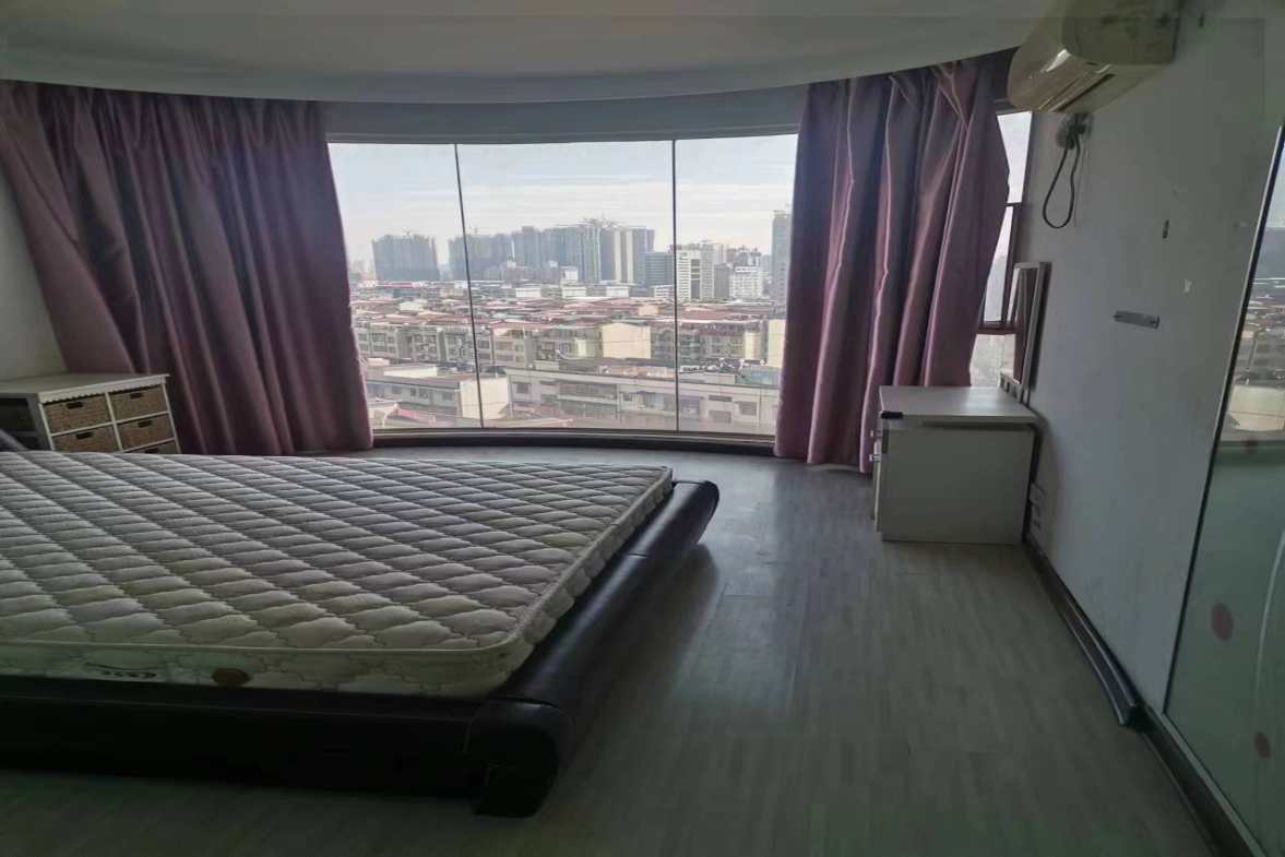 都市春天  3室2厅1卫   2200.00元/月室内图