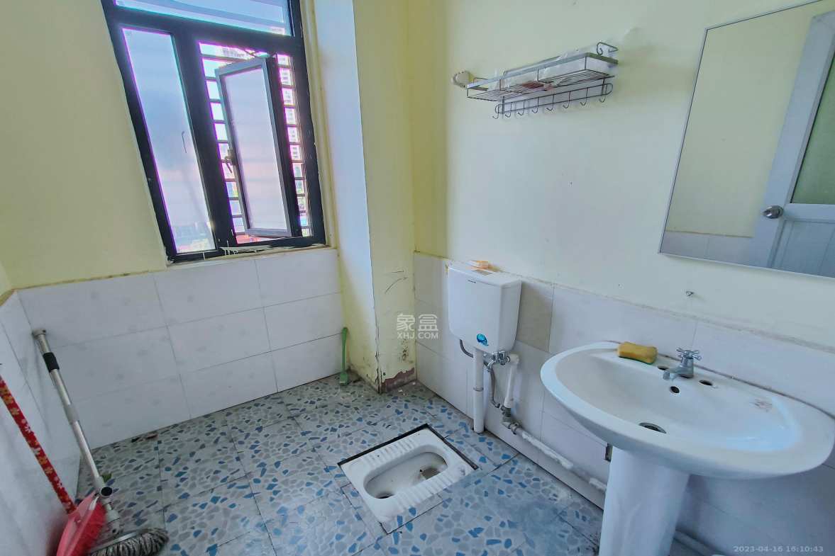 藏珑湖上国际花园  3室2厅1卫    4200.0元/月室内图