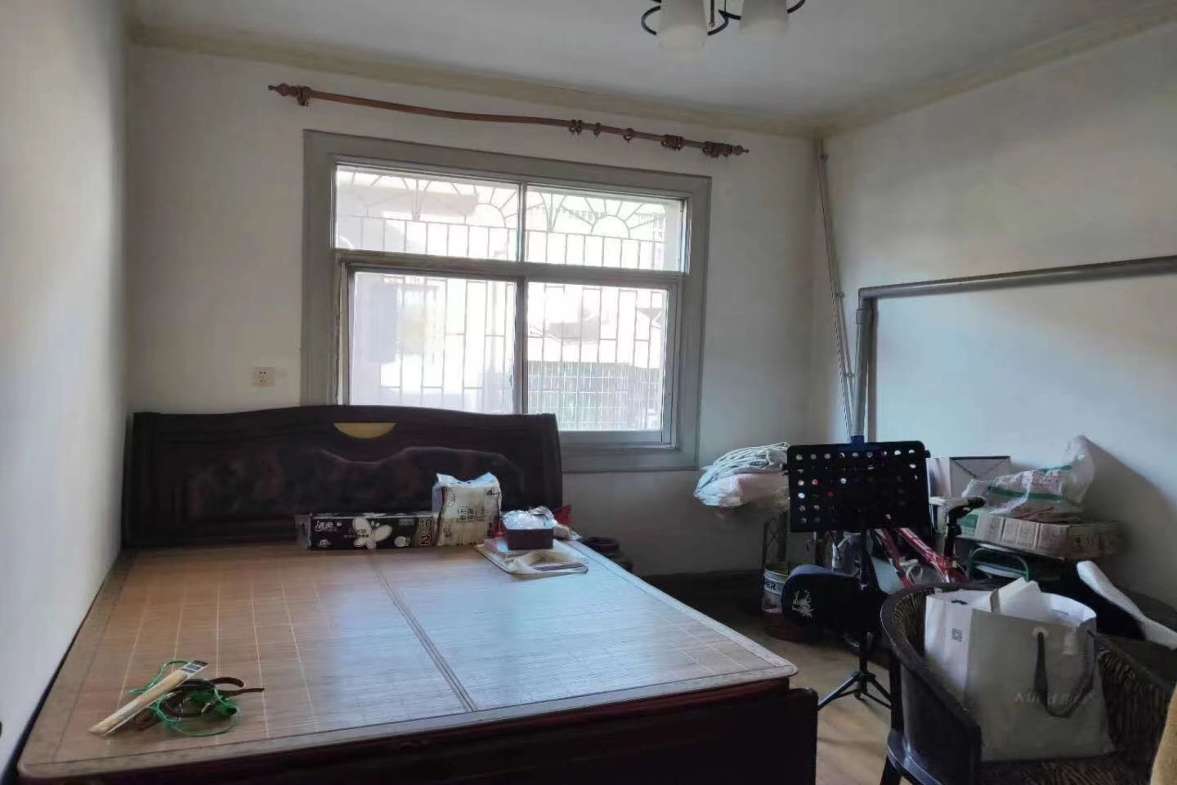 八一安居小区  3室1厅1卫    53.6万客厅